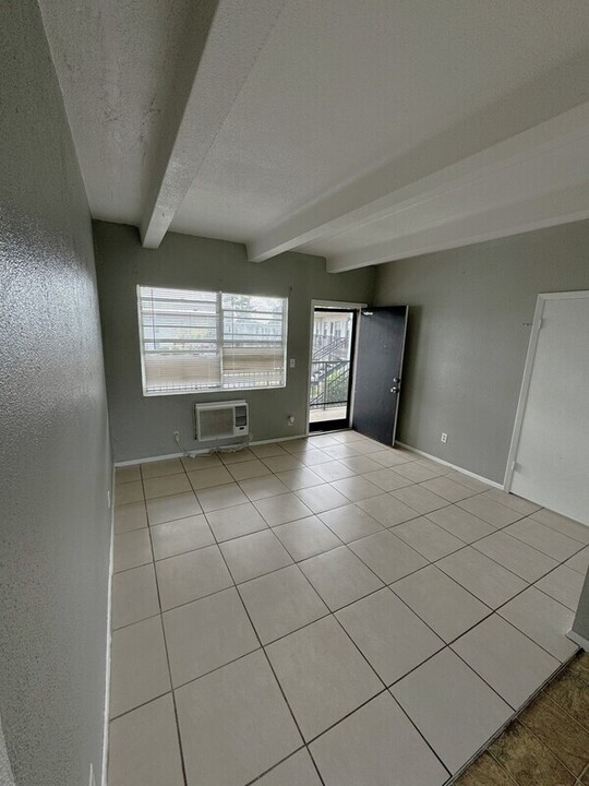 5261 Alhambra Dr in Pine Hills, FL - Building Photo