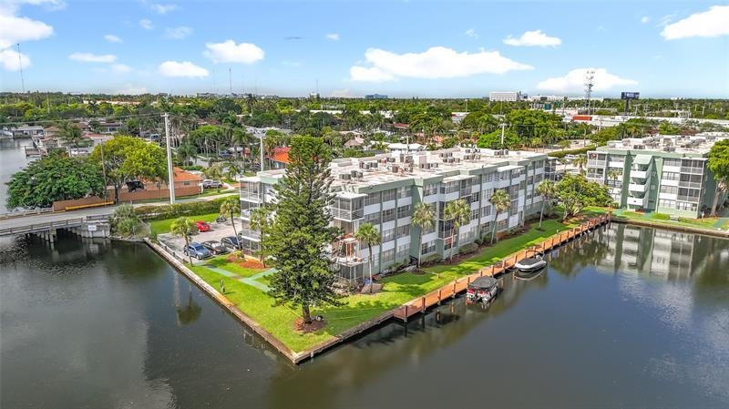 2741 Taft St in Hollywood, FL - Building Photo