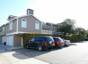 415 Narcissus Ave in Newport Beach, CA - Building Photo - Building Photo