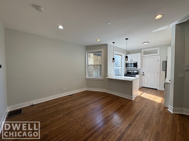 956 N Winchester Ave, Unit 1S in Chicago, IL - Foto de edificio - Building Photo