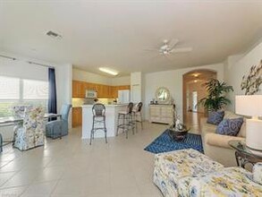 5610 Northboro Dr-Unit -102 in Naples, FL - Foto de edificio - Building Photo