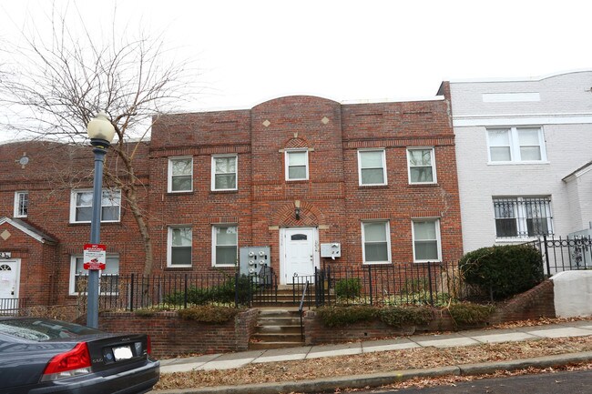 1234 Queen St NE in Washington, DC - Building Photo - Building Photo