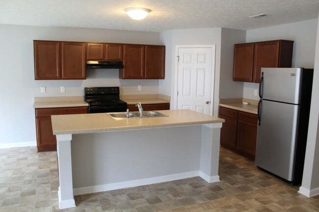 5313 Brandywine Dr in Whitestown, IN - Building Photo - Building Photo
