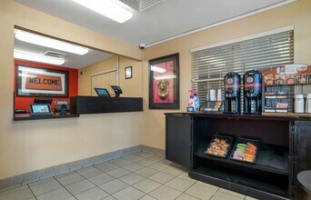 Furnished Studio-Mobile - Spring Hill in Mobile, AL - Building Photo - Building Photo