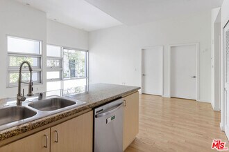 630W W 6th St in Los Angeles, CA - Building Photo - Building Photo