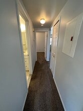 25652 Lira Ln in Warren, MI - Foto de edificio - Building Photo