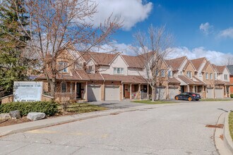 5279 Fairford Cres in Mississauga, ON - Building Photo - Building Photo