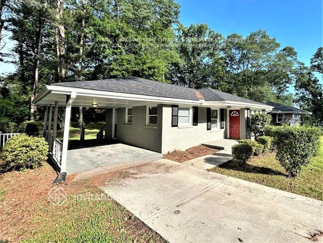 1095 Longshore Dr in Decatur, GA - Building Photo - Building Photo