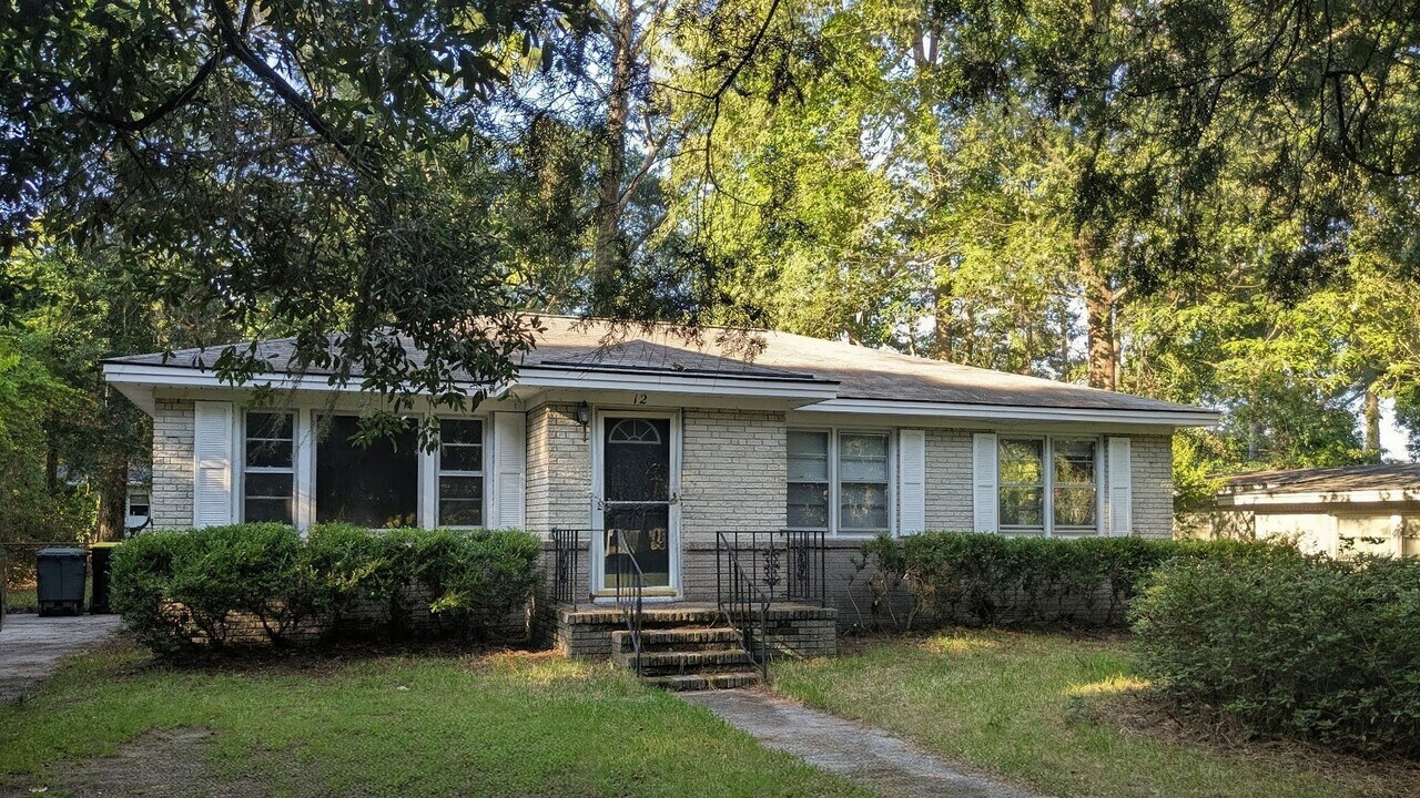 12 Dyches Dr in Savannah, GA - Building Photo