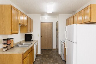1515 14th Ave E in West Fargo, ND - Foto de edificio - Building Photo