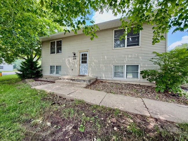 property at 620 7th Ave NW