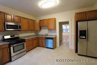 143 Freeman St, Unit 3 in Brookline, MA - Building Photo - Building Photo
