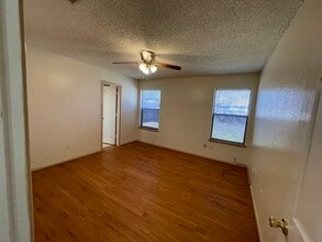 1924 Willow Vale Dr in Fort Worth, TX - Foto de edificio - Building Photo