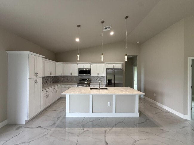 4104 8th St SW in Lehigh Acres, FL - Building Photo - Building Photo
