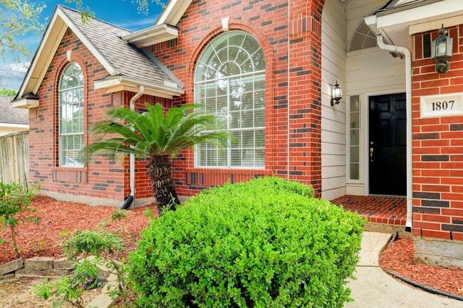 1807 River Trail in Sugar Land, TX - Building Photo - Building Photo