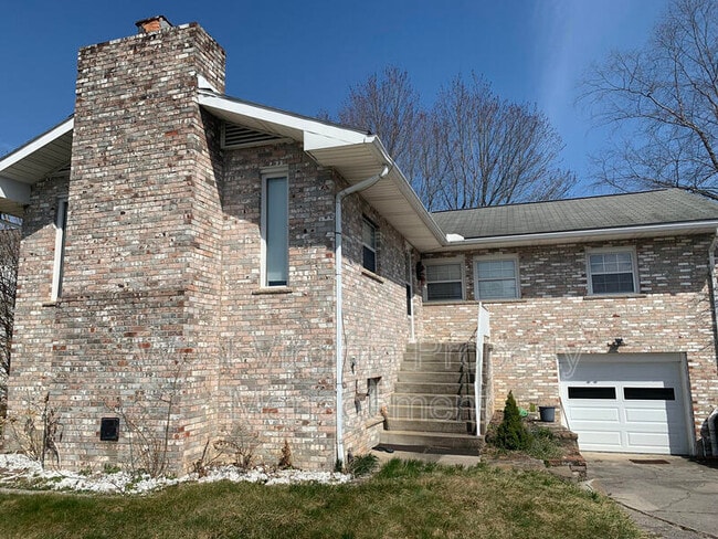 126 Mankin Ave in Beckley, WV - Building Photo - Building Photo