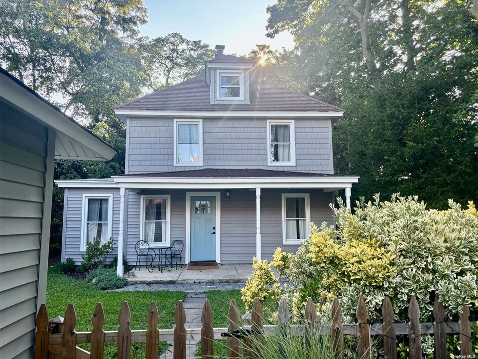 191 Glen Cove Ave in Sea Cliff, NY - Building Photo