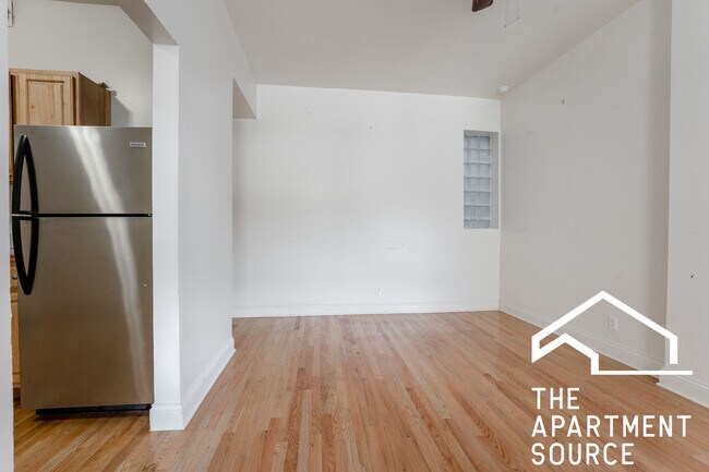 902 W Montrose Ave in Chicago, IL - Building Photo - Building Photo