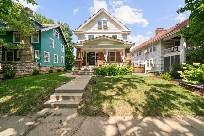 property at 834 W 39th Ter