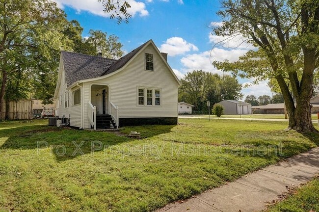 property at 404 N Main St