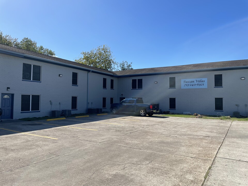 Tuscan Villas in Houston, TX - Foto de edificio