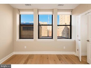 220 S 16th St in Philadelphia, PA - Building Photo - Building Photo