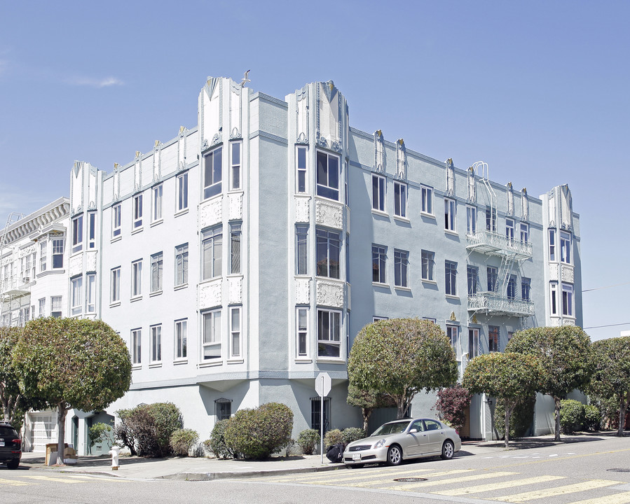 1990 Beach St in San Francisco, CA - Building Photo