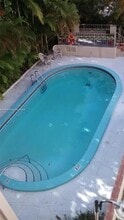 1650 S Le Jeune Rd, Unit 204 in Coral Gables, FL - Building Photo - Building Photo