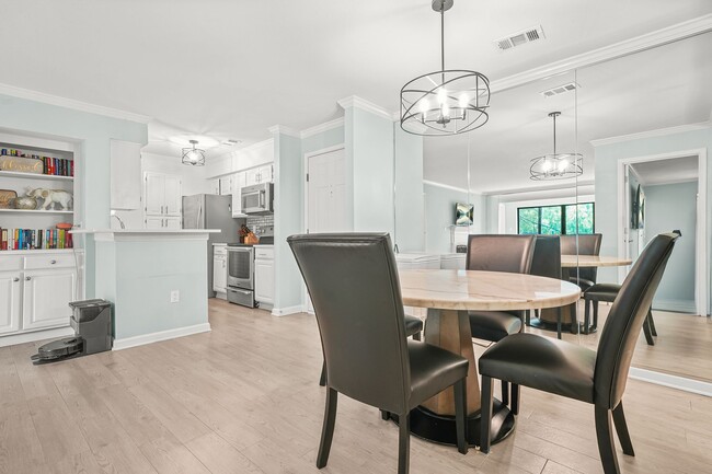 27404 Plantation Dr NE, Unit 404 in Atlanta, GA - Foto de edificio - Building Photo