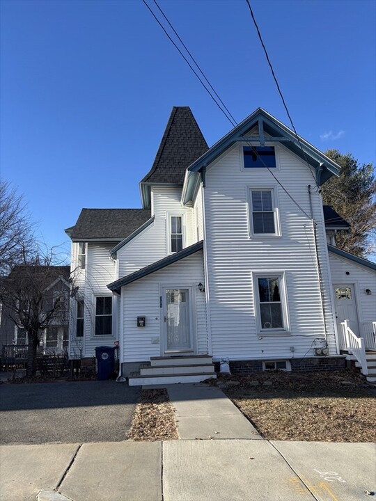 341 Linwood Ave in Newton, MA - Building Photo