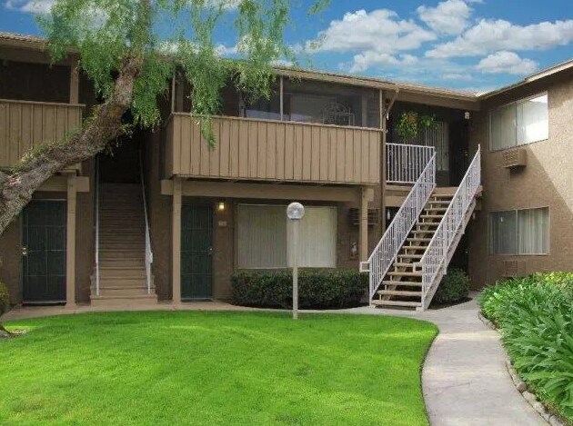 644 S Knott Ave in Anaheim, CA - Building Photo