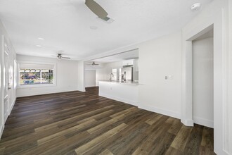 4901 W Bartlett Dr in Tampa, FL - Foto de edificio - Building Photo