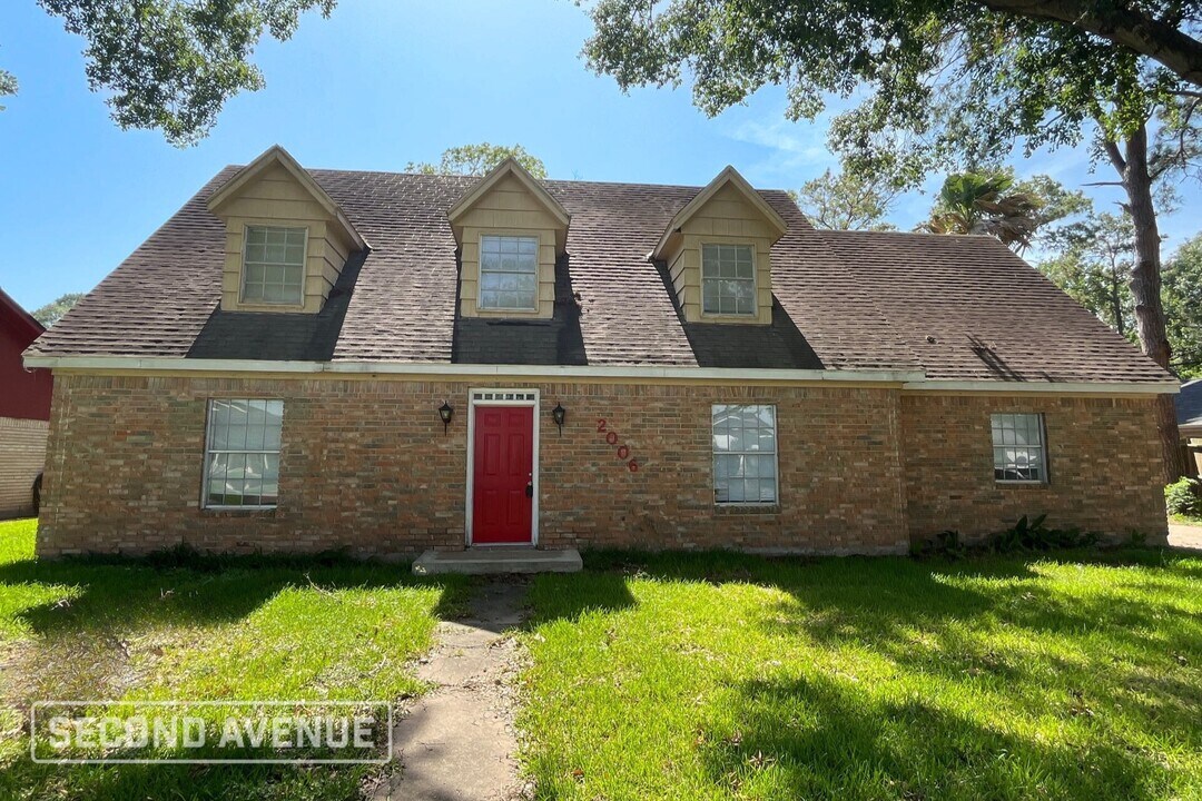 2006 Crestwood Dr in Richmond, TX - Building Photo