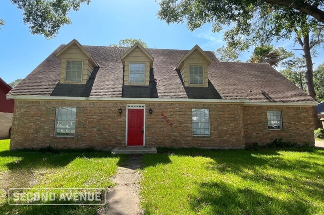 property at 2006 Crestwood Dr
