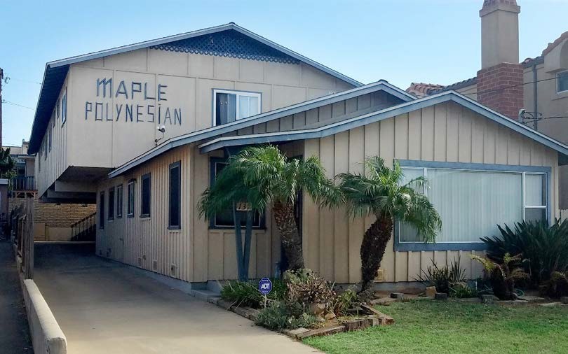 137 Maple Ave in Carlsbad, CA - Building Photo