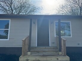 2006 Cates St in Bridgeport, TX - Building Photo