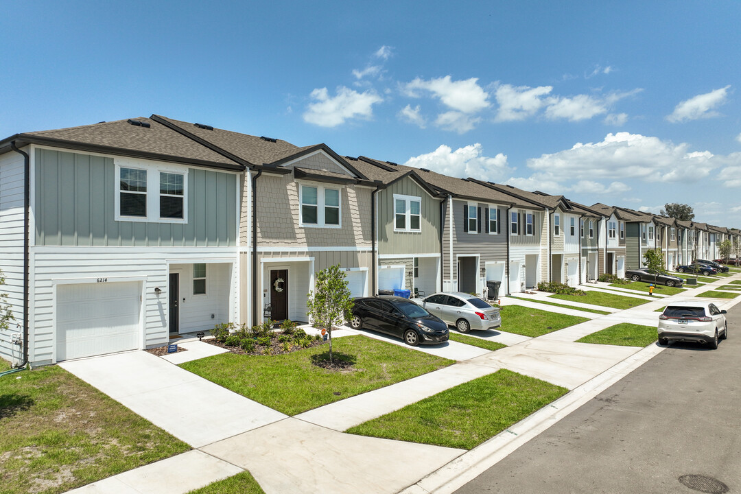 Dug Creek in Gibsonton, FL - Foto de edificio