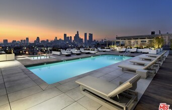 527 Molino St, Unit 117 in Los Angeles, CA - Foto de edificio - Building Photo