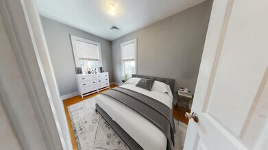 32 Ward St, Unit 3 in Boston, MA - Building Photo - Building Photo