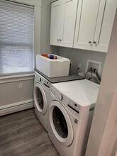 22 Swan St, Unit 1 in Beverly, MA - Foto de edificio - Building Photo