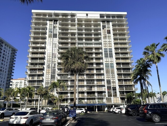 3031 N Ocean Blvd, Unit 805 in Fort Lauderdale, FL - Building Photo - Building Photo
