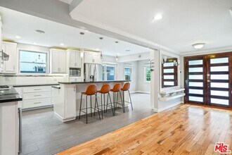 6134 Longridge Ave in Los Angeles, CA - Building Photo - Building Photo