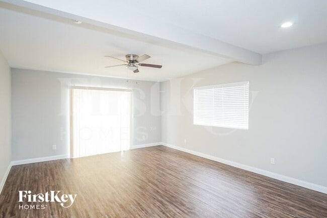 5060 E Newton Dr in Las Vegas, NV - Building Photo - Building Photo
