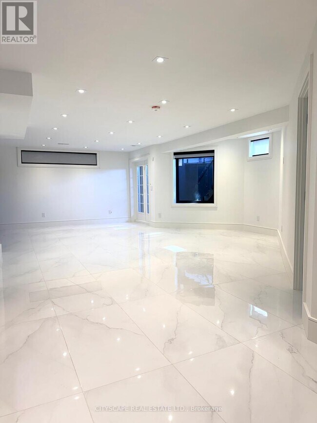 155 Lake Promenade in Toronto, ON - Building Photo - Building Photo