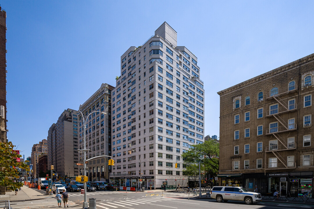 The Cambridge House in New York, NY - Building Photo