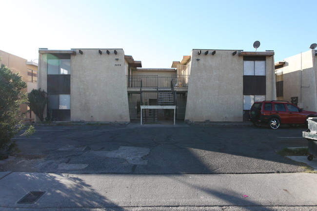 5429 Retablo Ave in Las Vegas, NV - Building Photo - Building Photo