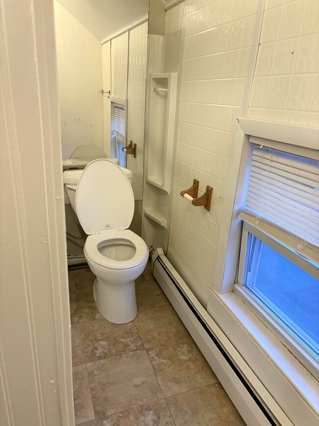 178 Mott St in Fall River, MA - Building Photo - Building Photo