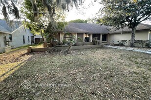 3223 Pine Club Dr in Plant City, FL - Building Photo