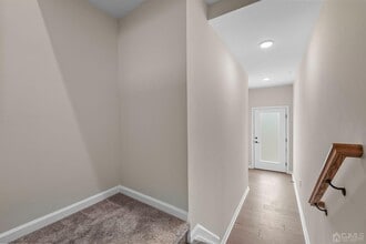 119 Lyla Ln in New Brunswick, NJ - Building Photo - Building Photo