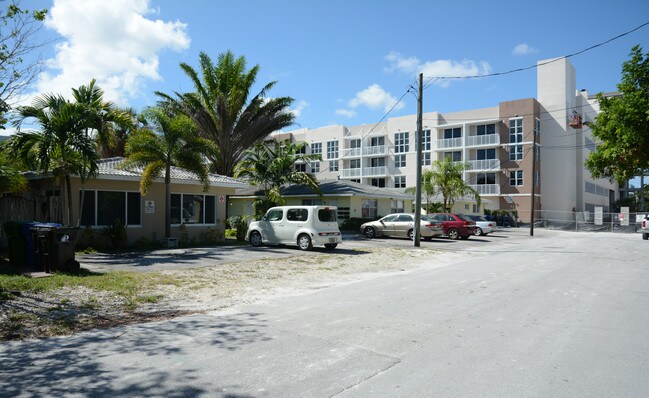 829 NE 17th Ave in Fort Lauderdale, FL - Building Photo - Building Photo